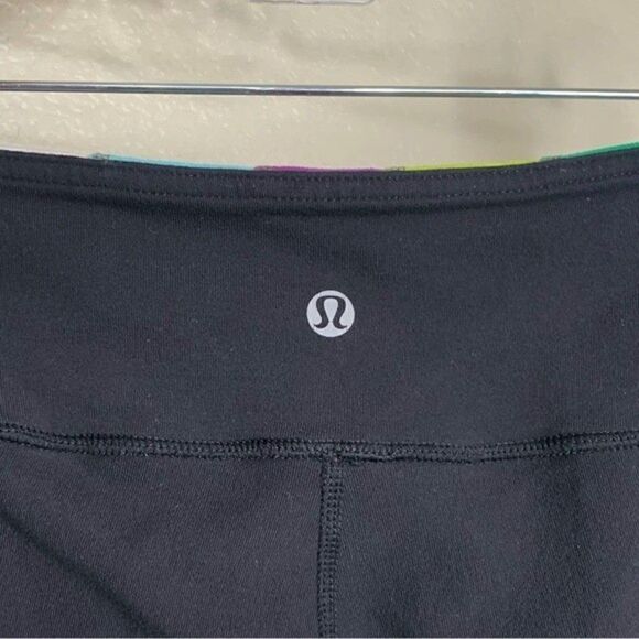 Lululemon Size 4 Reversible Yoga Groove Cut Leggings - Picture 5 of 10